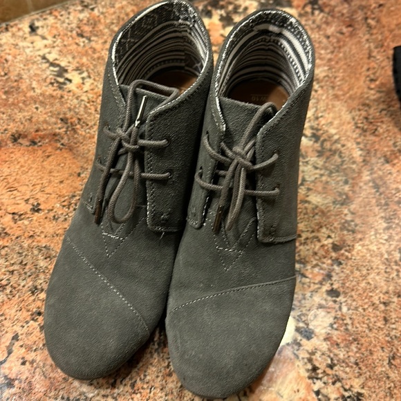 NEW Toms Kayla wedge suede booties - Picture 2 of 6